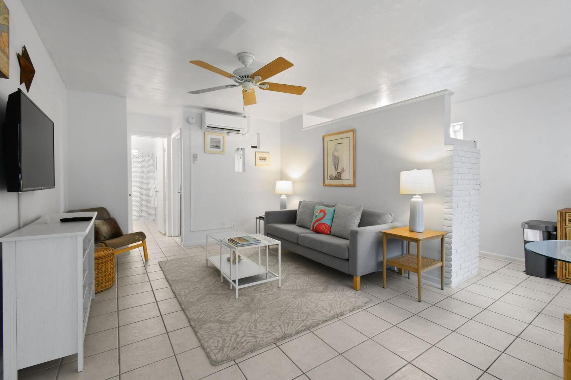 Sunshine Shores Boutique Apartments 팜비치쇼어 외부 사진
