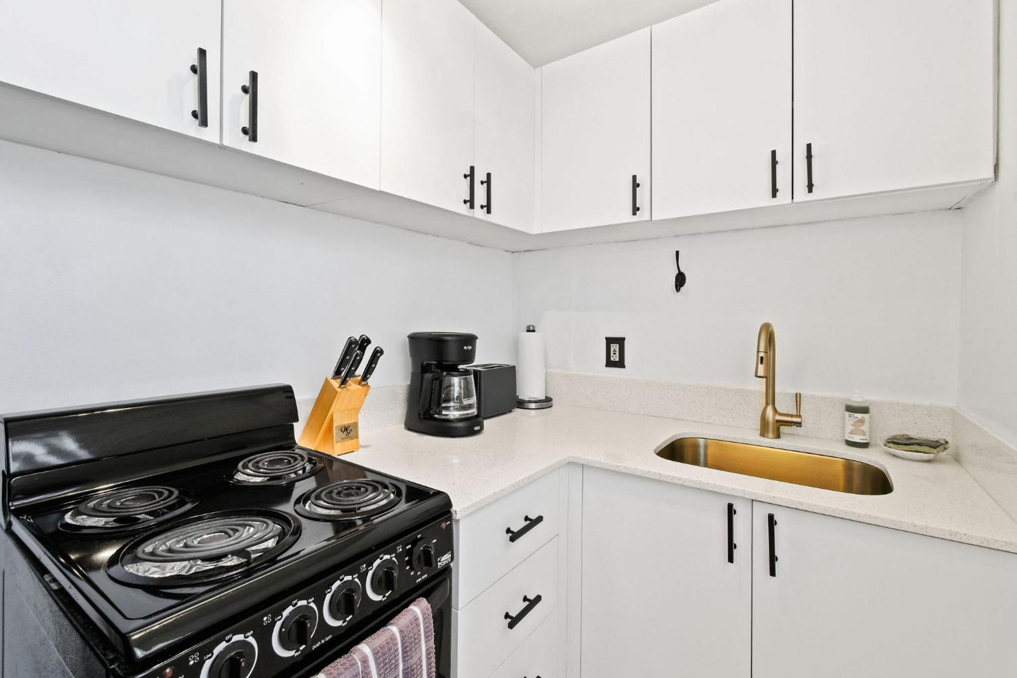 Sunshine Shores Boutique Apartments 팜비치쇼어 외부 사진