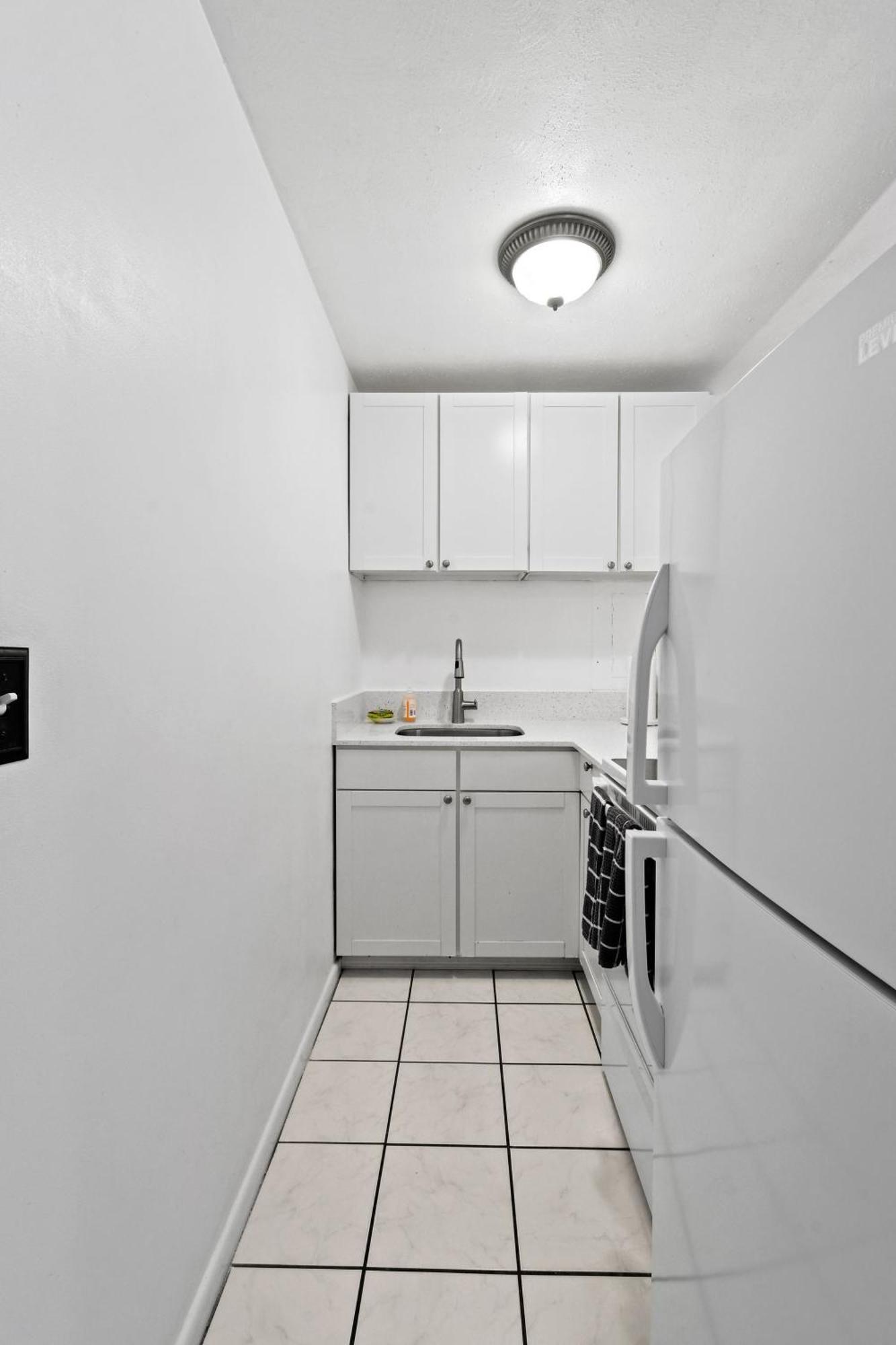 Sunshine Shores Boutique Apartments 팜비치쇼어 외부 사진