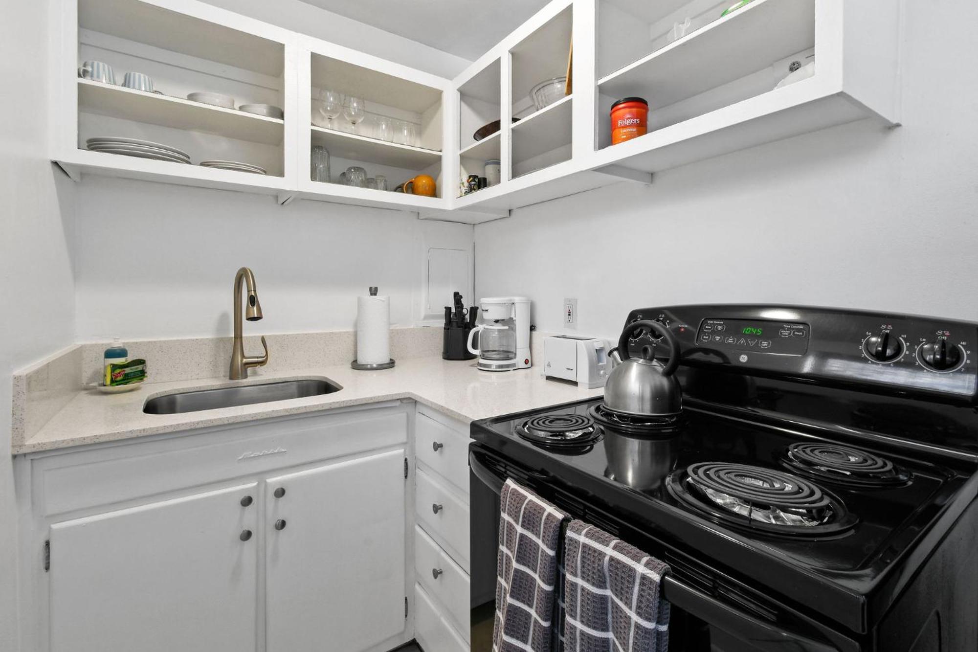 Sunshine Shores Boutique Apartments 팜비치쇼어 외부 사진