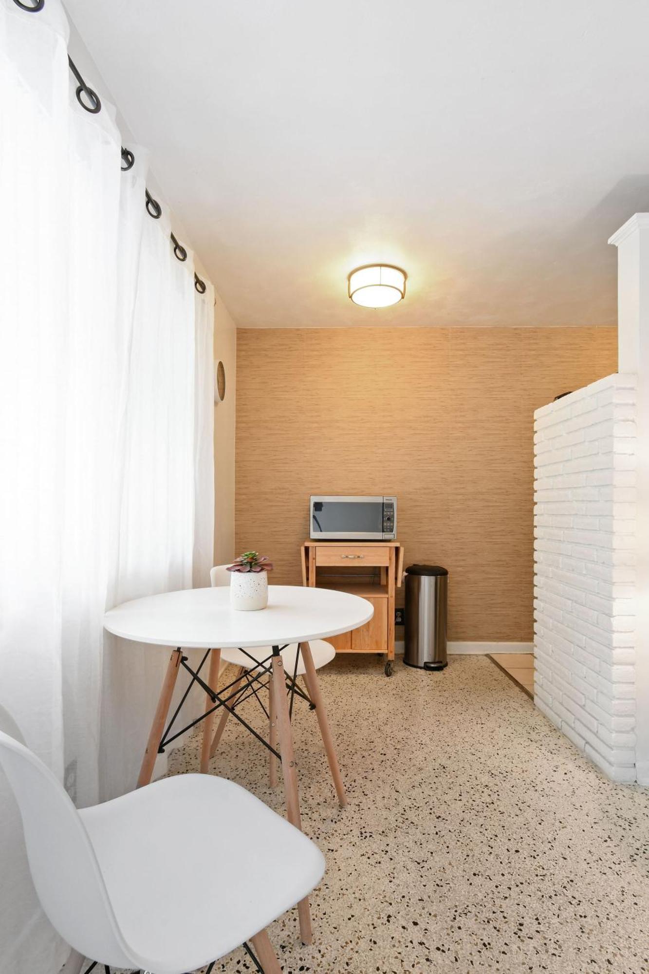 Sunshine Shores Boutique Apartments 팜비치쇼어 외부 사진