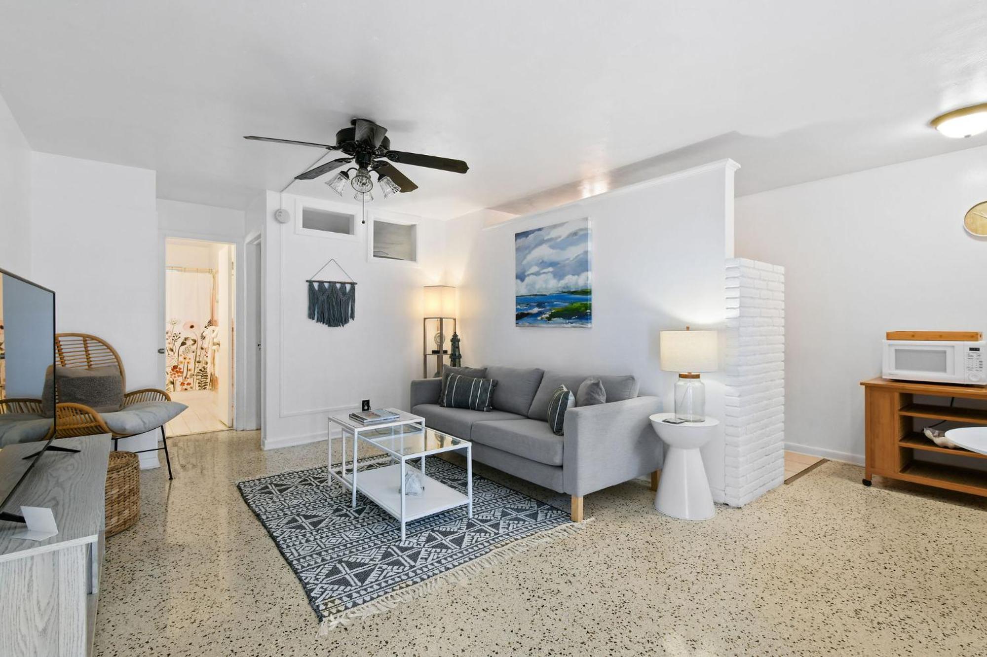 Sunshine Shores Boutique Apartments 팜비치쇼어 외부 사진