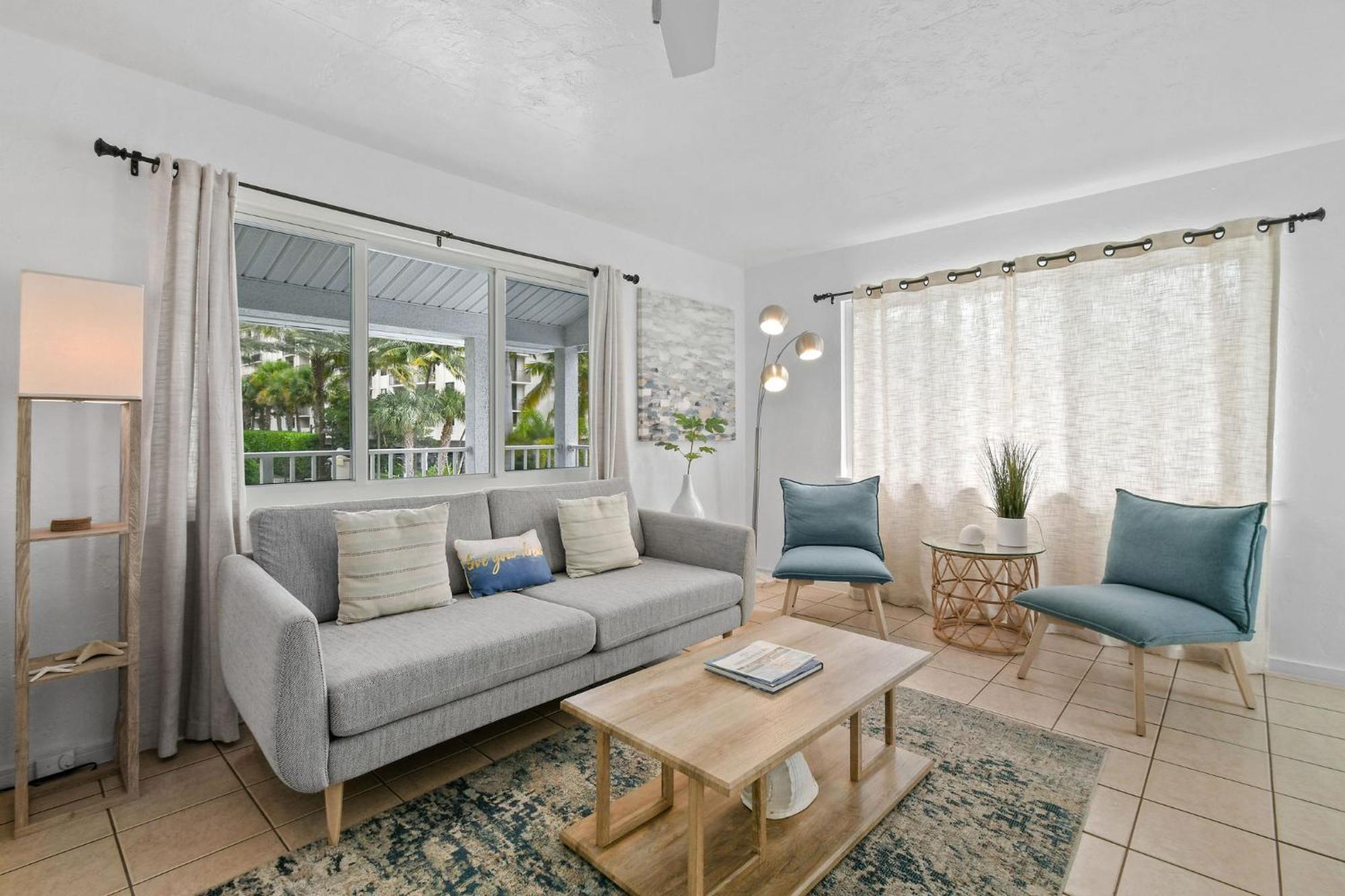 Sunshine Shores Boutique Apartments 팜비치쇼어 외부 사진
