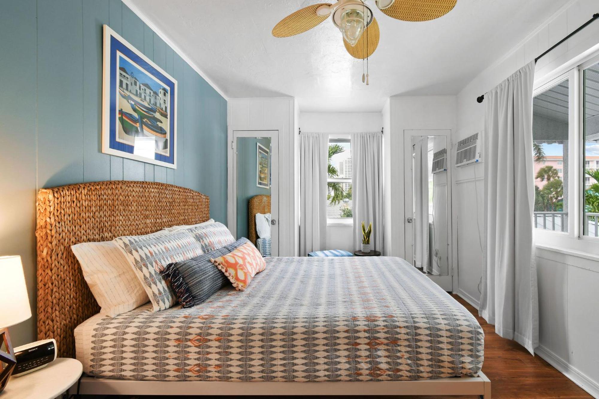 Sunshine Shores Boutique Apartments 팜비치쇼어 외부 사진