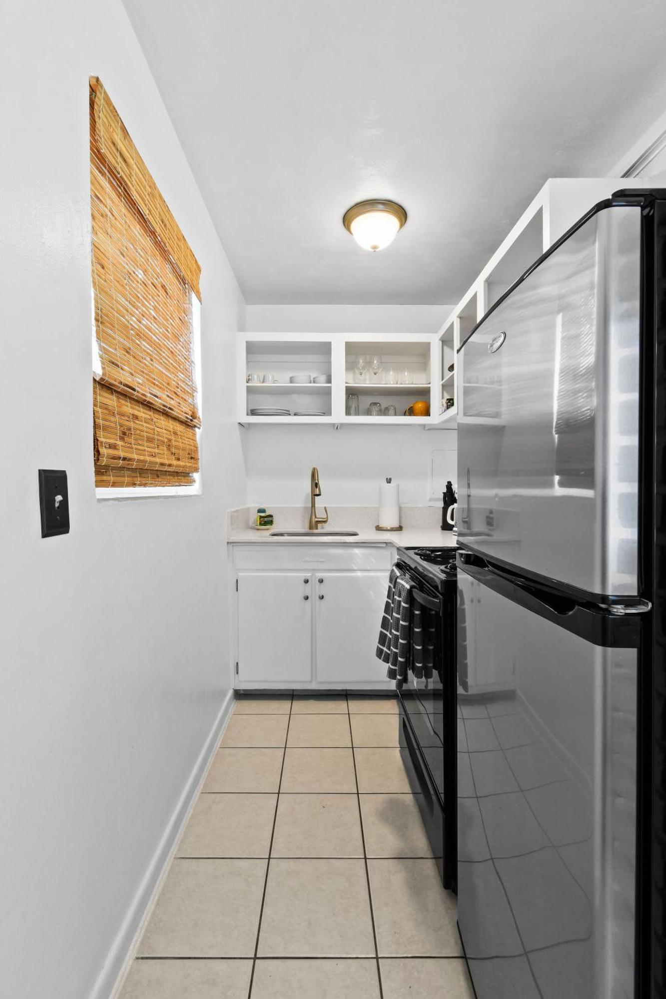 Sunshine Shores Boutique Apartments 팜비치쇼어 외부 사진